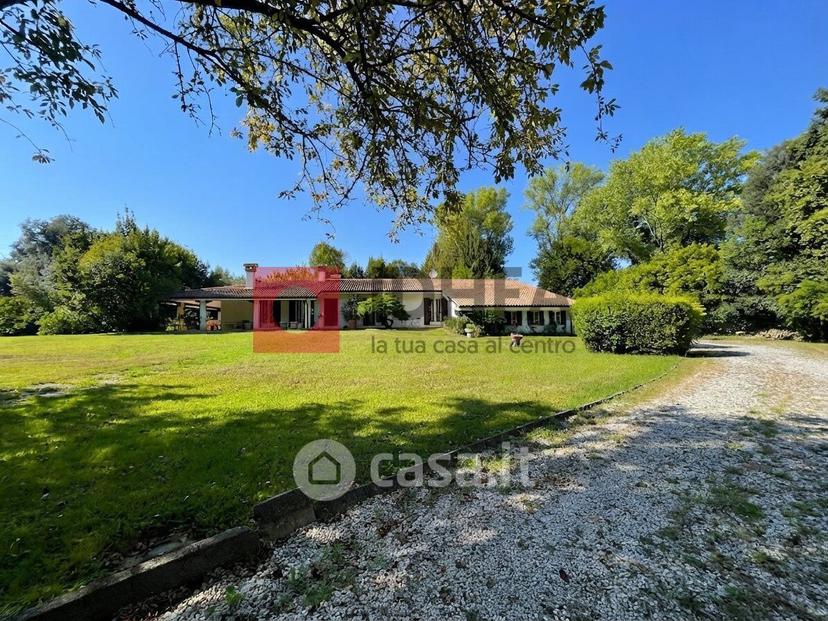 Villa in Via IV Novembre — foto 16 di 39