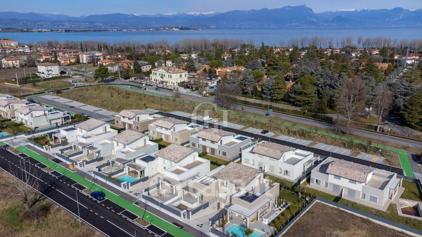 Villa in Via Bottego 2 — foto 4 di 51