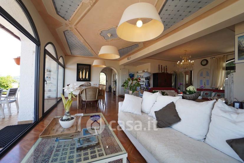 Villa in Castelnuovo — foto 27 di 72