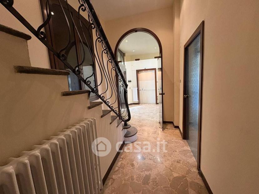Villa in Via Vittorio Alfieri 2 — foto 33 di 78