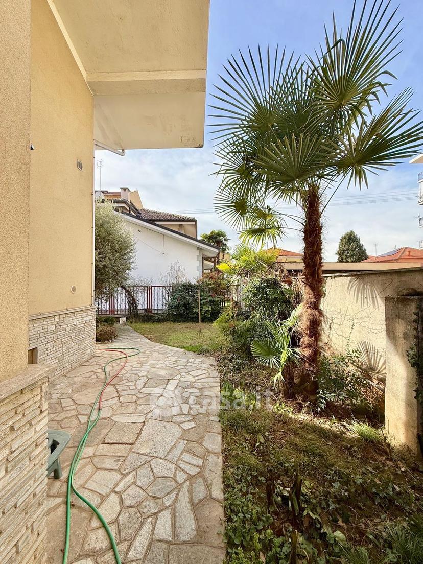Villa in Via Giuseppe Parini 5 — foto 50 di 86