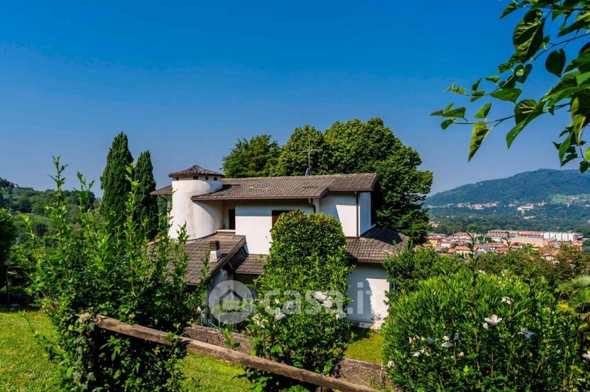 Villa in Via Francesco Petrarca — foto 22 di 22