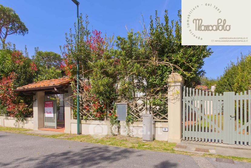 Villa in Via C. Cavour 1 — foto 22 di 31