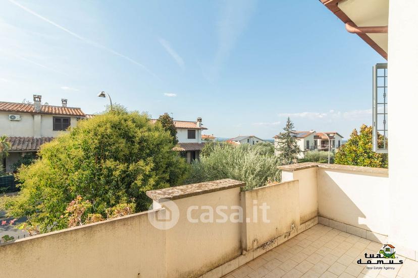 Villa in Via degli Ulivi 2 — foto 4 di 40