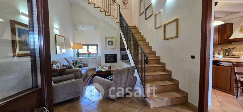 Villa in Via Salto d'Angiò — foto 9 di 25