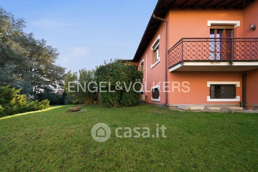 Villa in Via Caduti della Liberazione 32 — foto 11 di 35