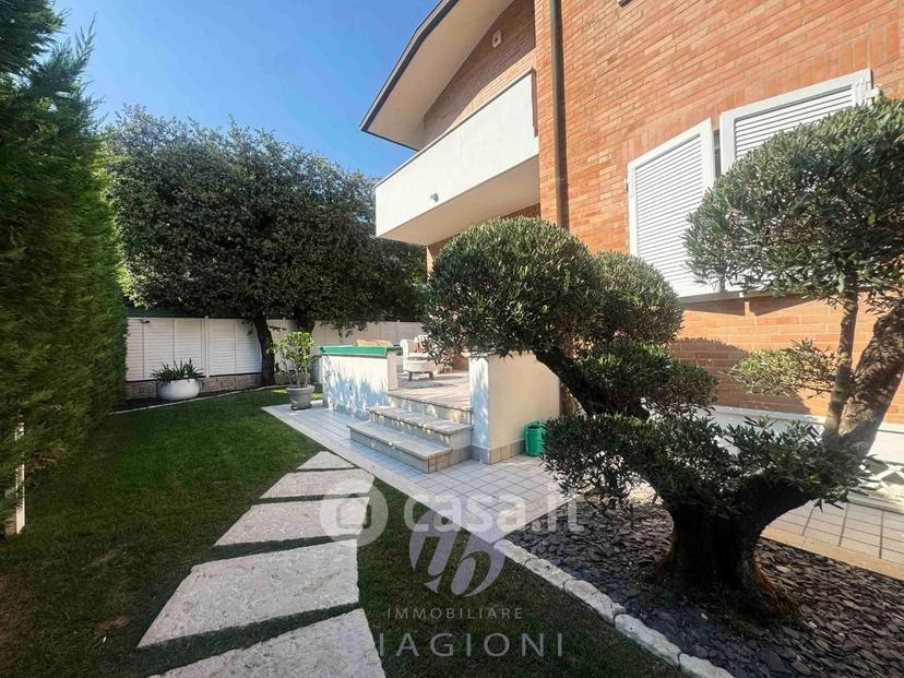 Villa in Via Vincenzo Bellini 5 — foto 8 di 28