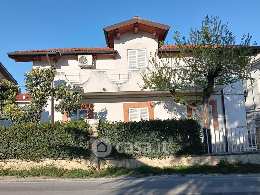 Trilocale in Viale dei Pini 247 — foto 11 di 15