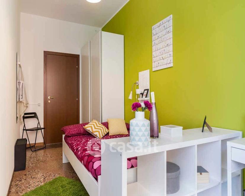 Stanza in Viale Giovanni Vicini 20 — foto 7 di 10