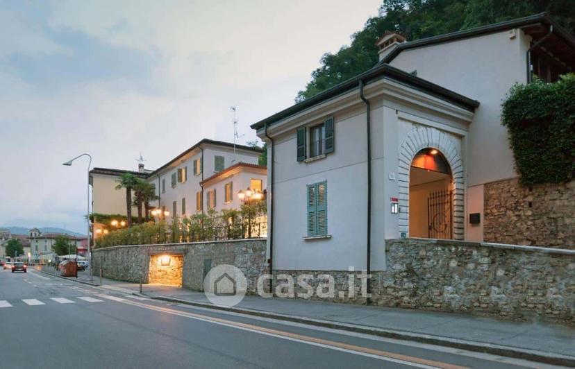 Stanza in Via San Rocchino 90 — foto 10 di 20