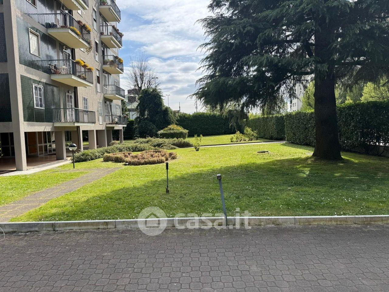 Quadrilocale in Via Oreste Salomone 21