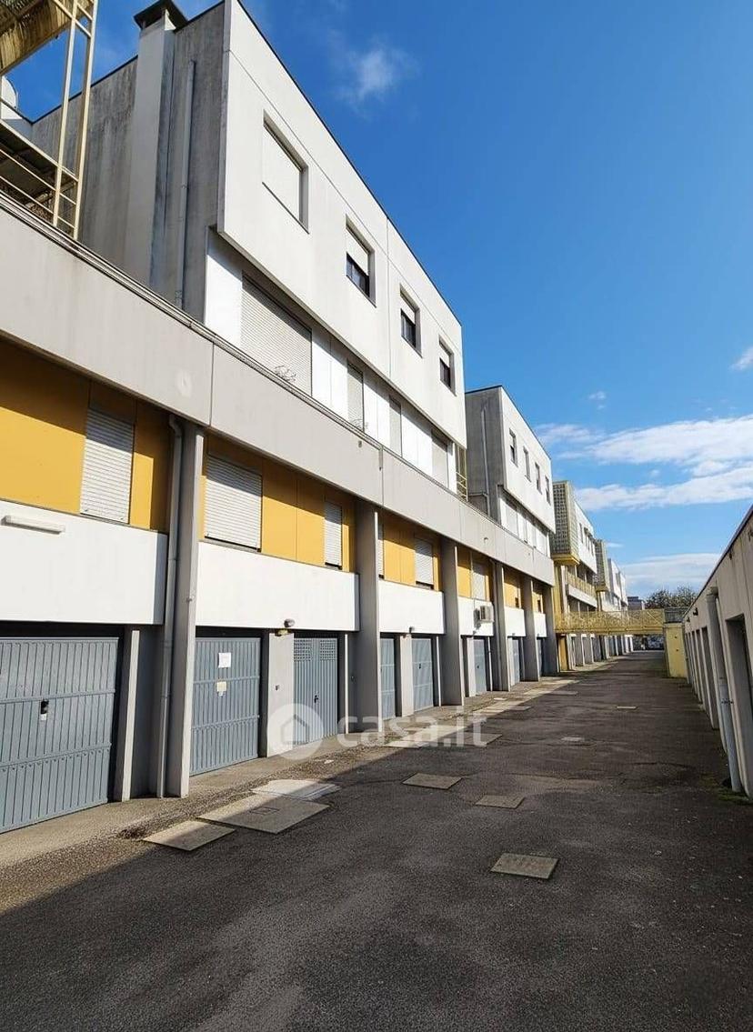 Bilocale in Via Vasco Zappaterra 36 — foto 14 di 40