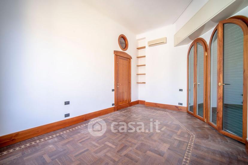 Villa in Via Amerigo Vespucci — foto 30 di 43