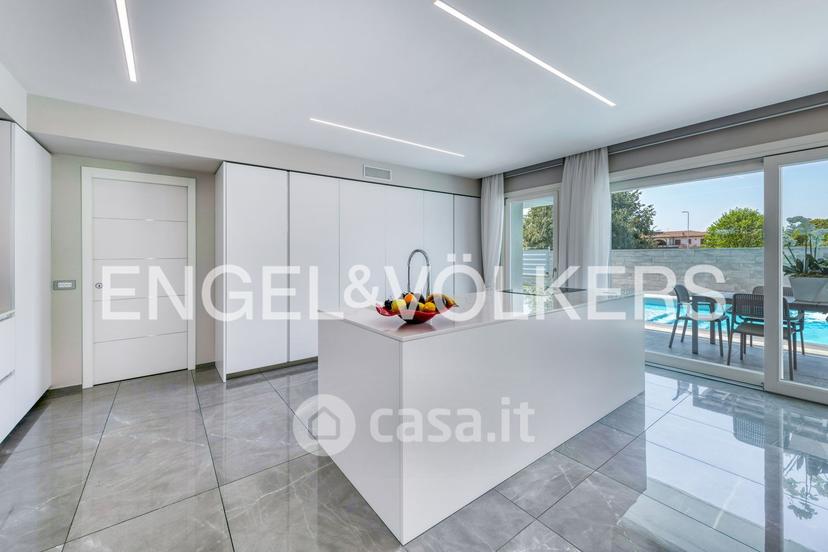 Villa in Via Alessandro Volta — foto 15 di 27