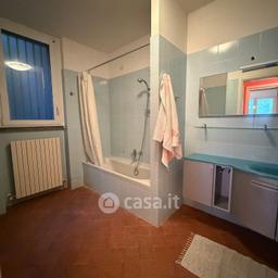 Trilocale in Via Per Esino 19