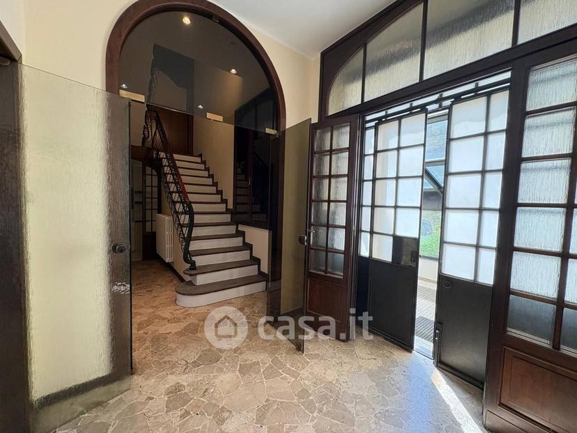 Villa in Via Vittorio Alfieri 2 — foto 58 di 78