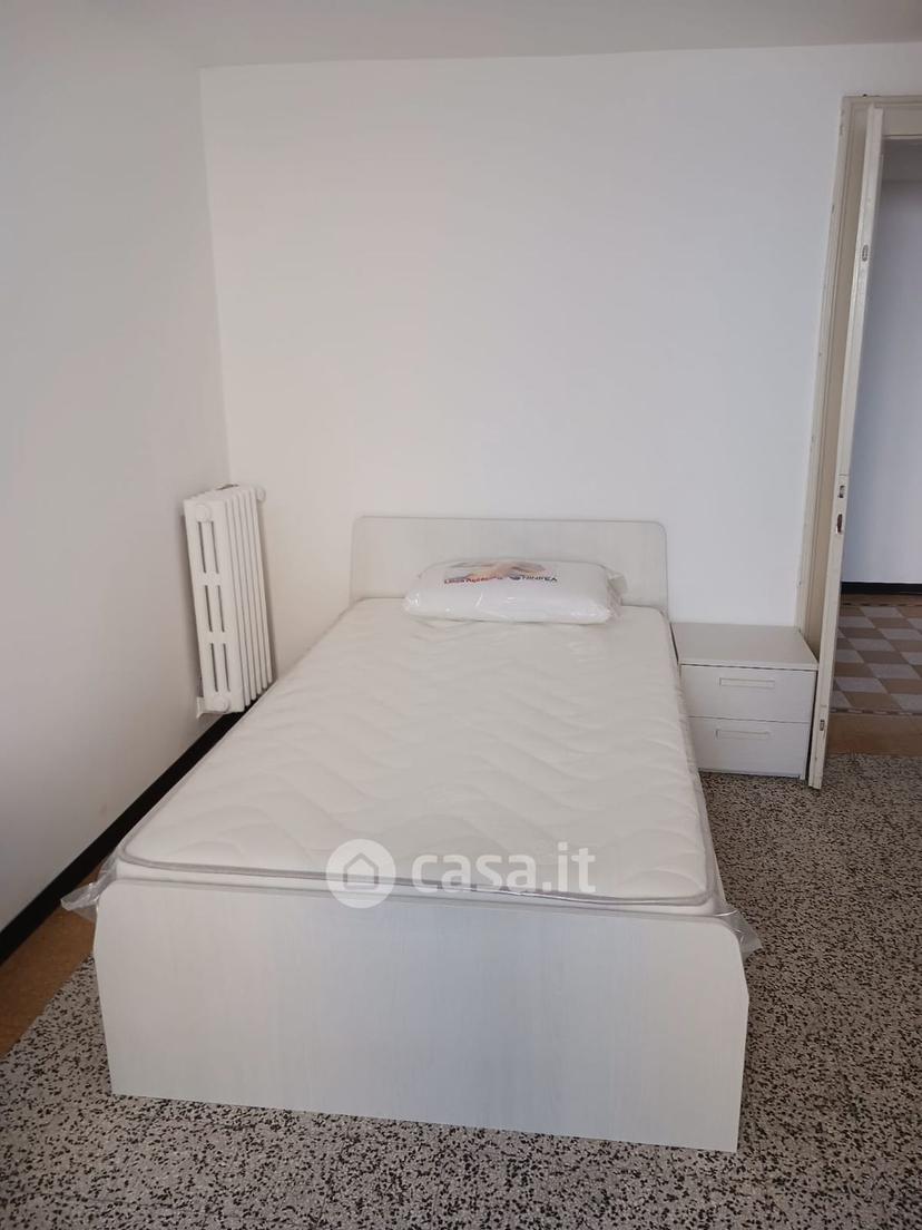 Stanza in Via Roma 10 — foto 5 di 16