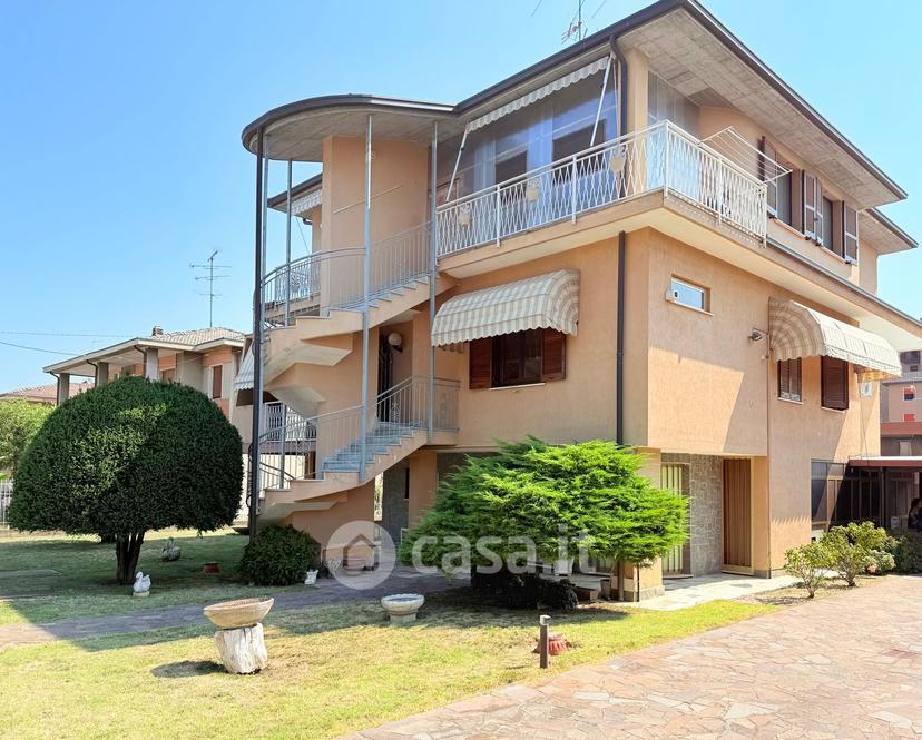 Villa in Via Luigi Barbieri 72 — foto 48 di 57