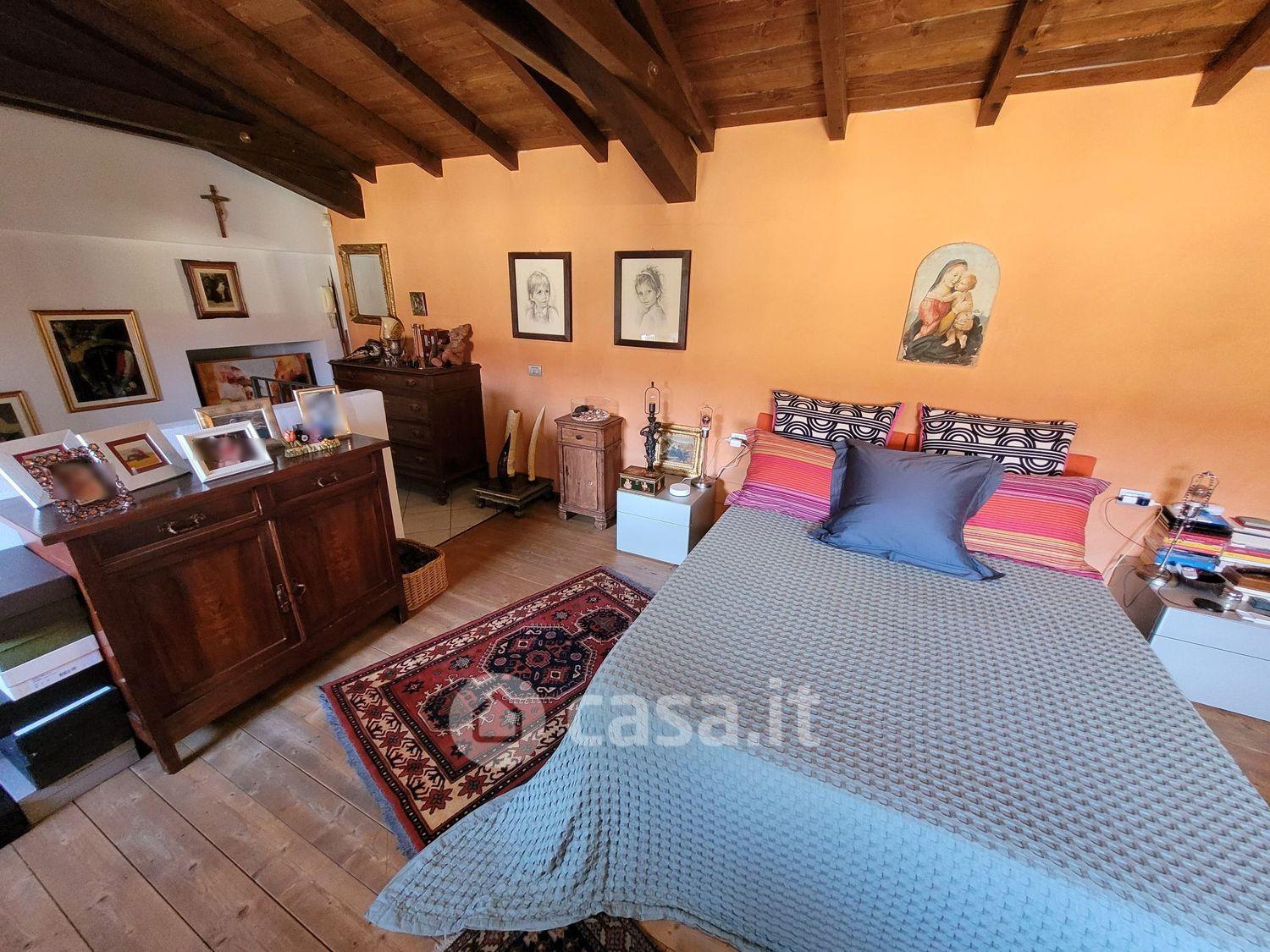 Villa in Via F. Foglieni Maestra 11