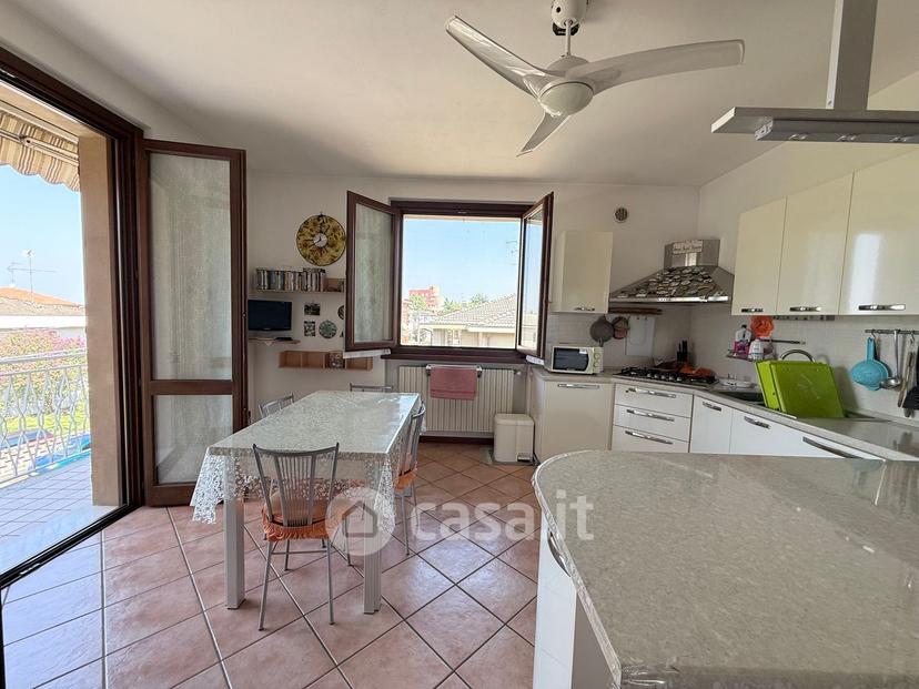 Villa in Via Luigi Barbieri 72 — foto 23 di 57