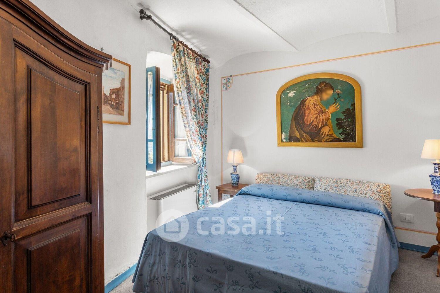 Villa in Via della Chiesa 8