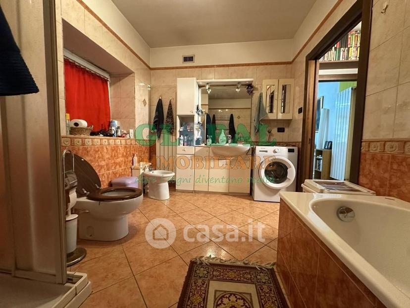 Trilocale in Via Broletti 4 — foto 8 di 29