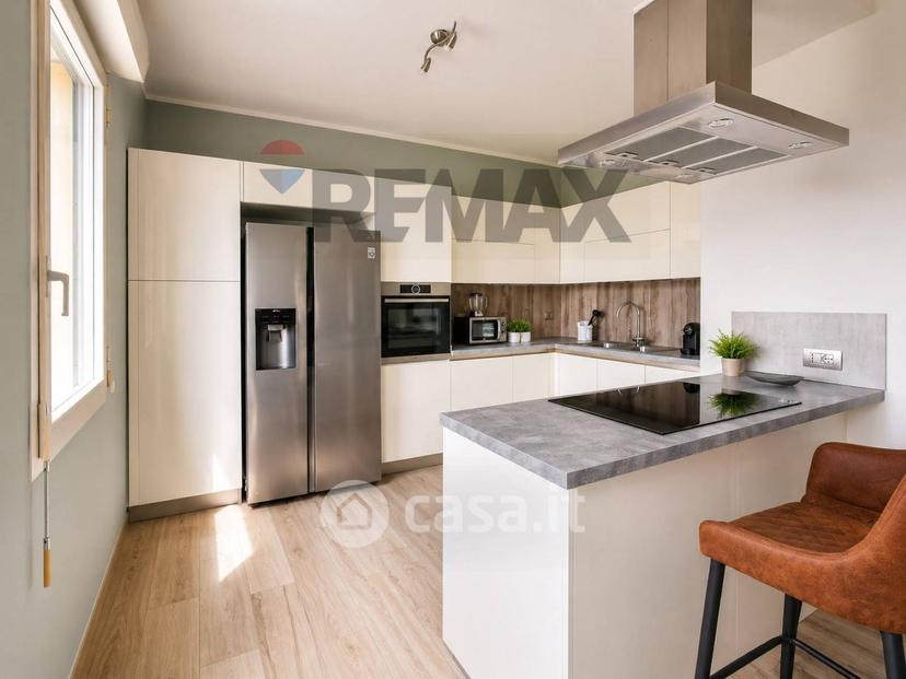 Trilocale in Via Fratelli Scavini 500 — foto 2 di 23