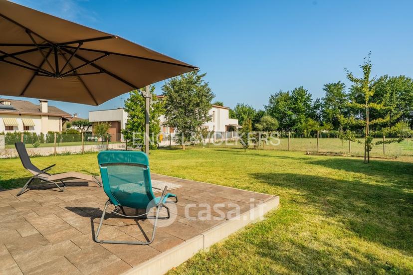 Villa in Via Alessandro Volta 22 — foto 24 di 44