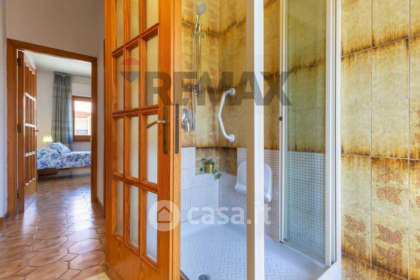Villa in Via Bartolomeo Colleoni 10 — foto 13 di 46