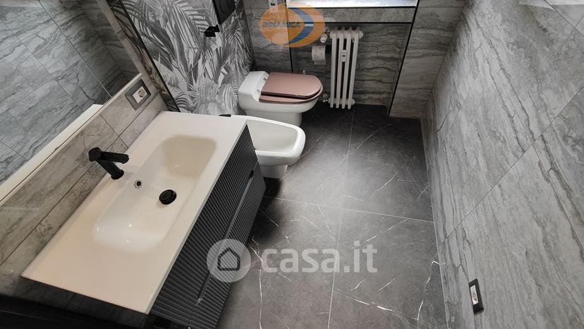 Trilocale in Via Monte Rosa 29 — foto 11 di 37