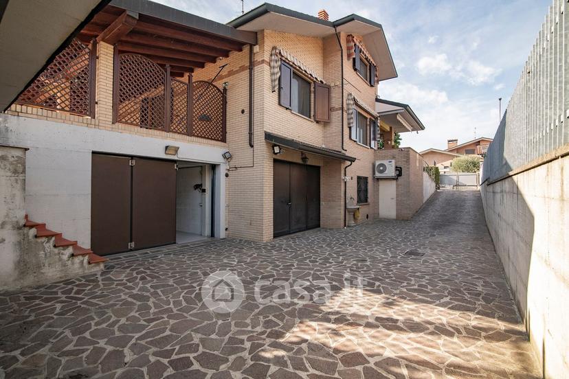 Villa in Via Sandro Pertini 21 — foto 36 di 83