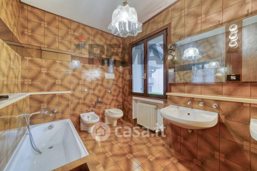 Villa in Via G. Rossa 2 — foto 9 di 22