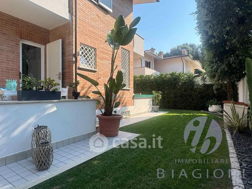 Villa in Via Vincenzo Bellini 5 — foto 12 di 28