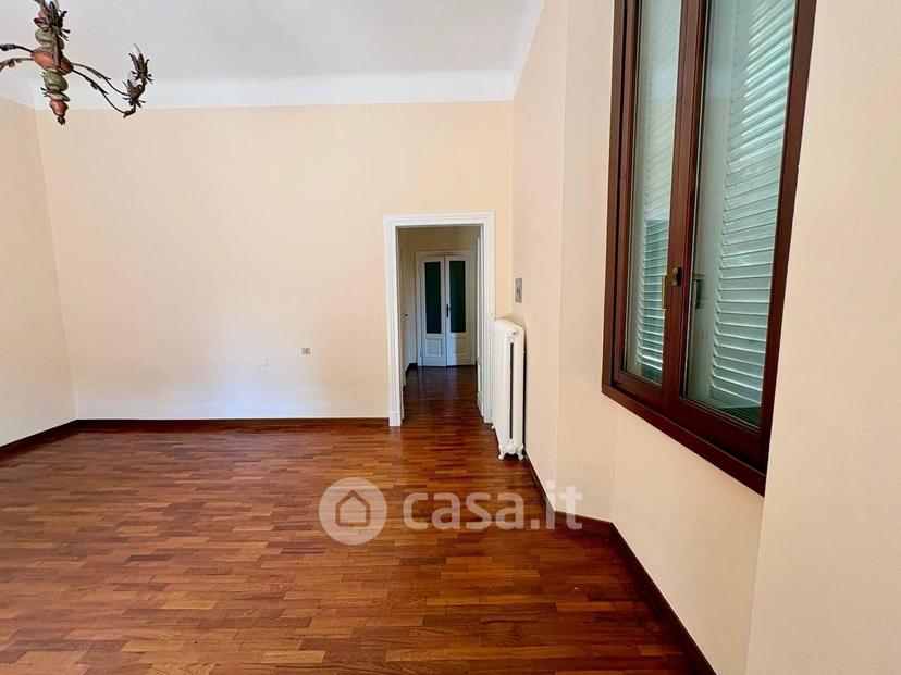 Villa in Via Vittorio Alfieri 2 — foto 60 di 78