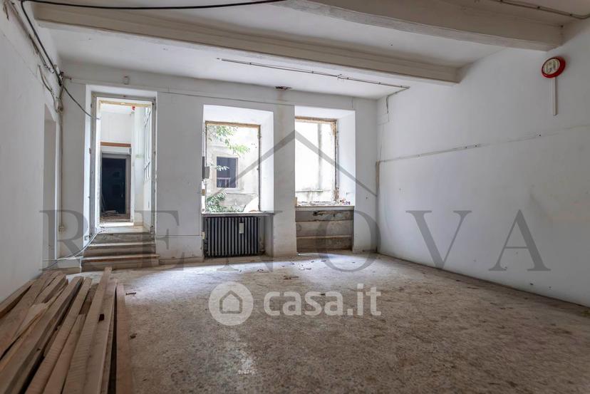 Trilocale in Via S. Nazaro 69 — foto 16 di 33