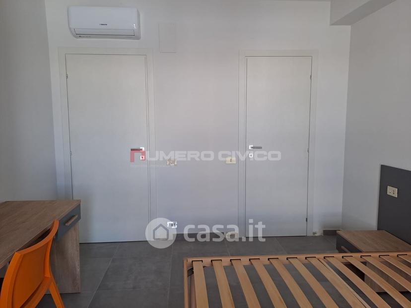 Stanza in Via Francesco Petrarca — foto 8 di 17