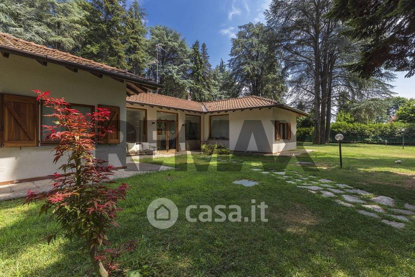 Villa in Via Armando Diaz 90 — foto 4 di 38