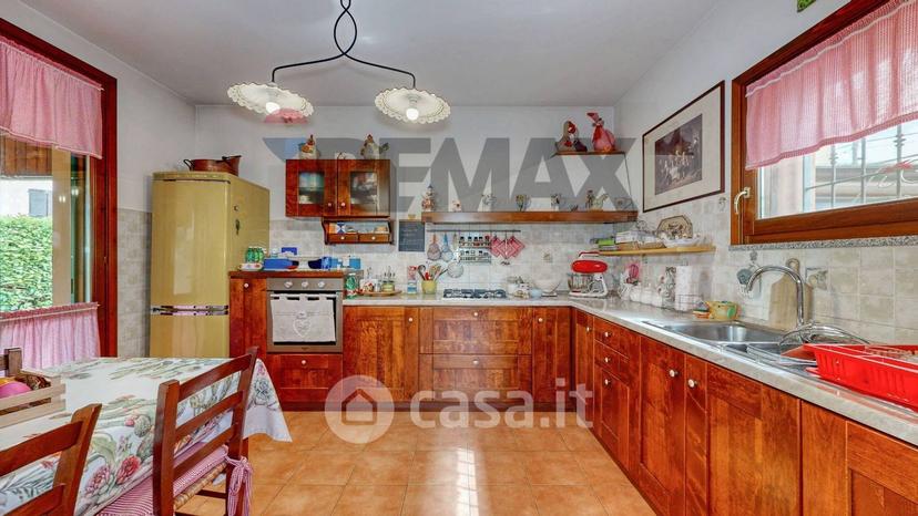 Villa in Via Fratelli Rosselli — foto 46 di 74