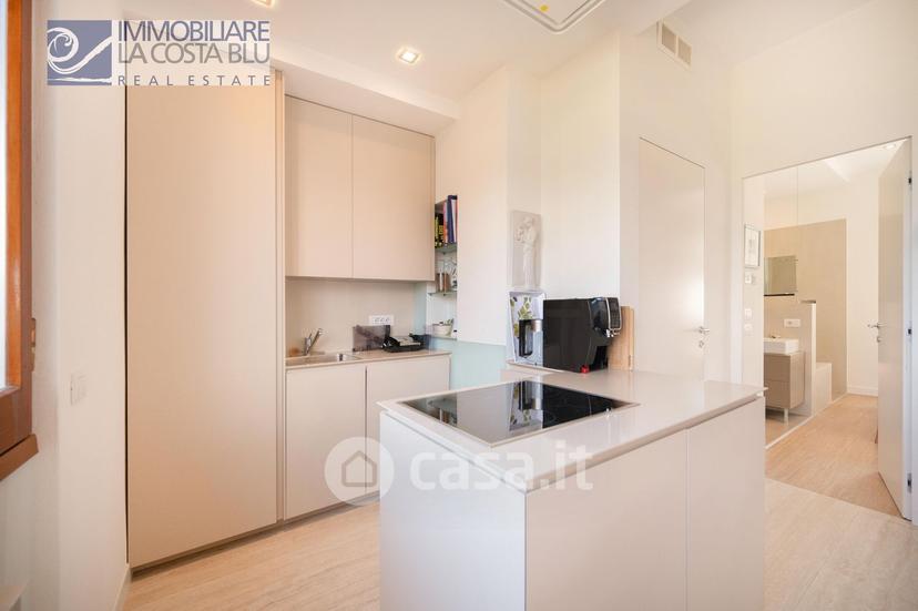Villa in Via Alessandro Manzoni — foto 17 di 53