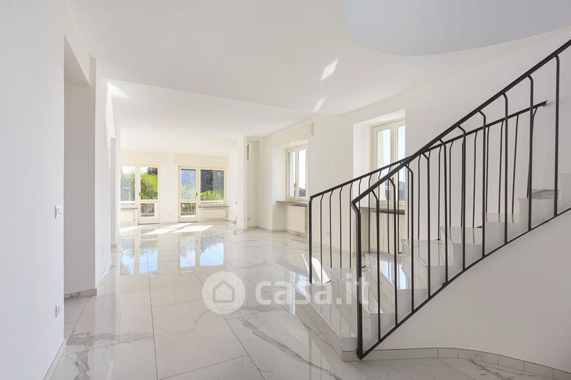 Villa in Via Angelo Cantoni 12 — foto 8 di 53