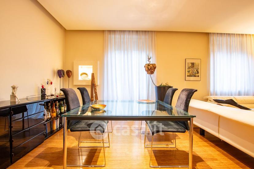 Trilocale in Via Fratelli Bronzetti 16 — foto 37 di 54