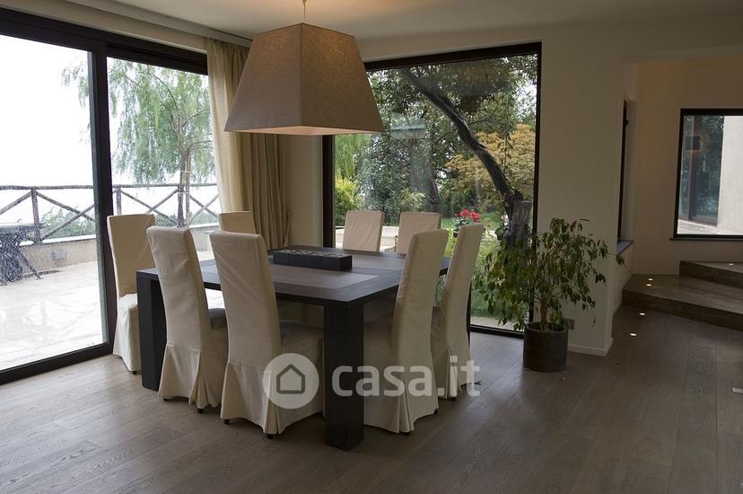 Villa in Via Alessandro Manzoni — foto 19 di 54