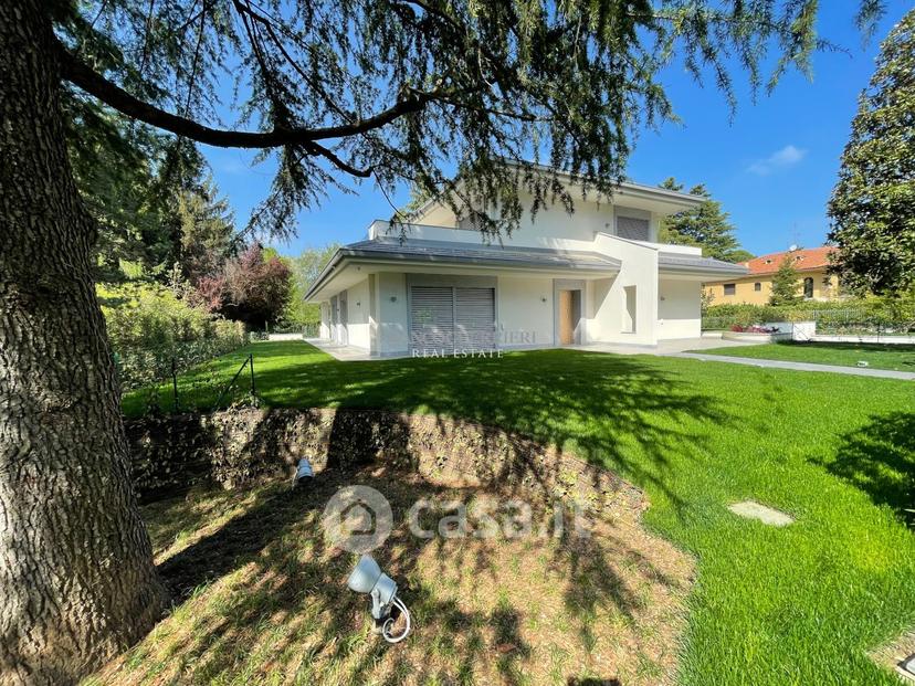 Villa in Via Alcide de Gasperi — foto 22 di 29