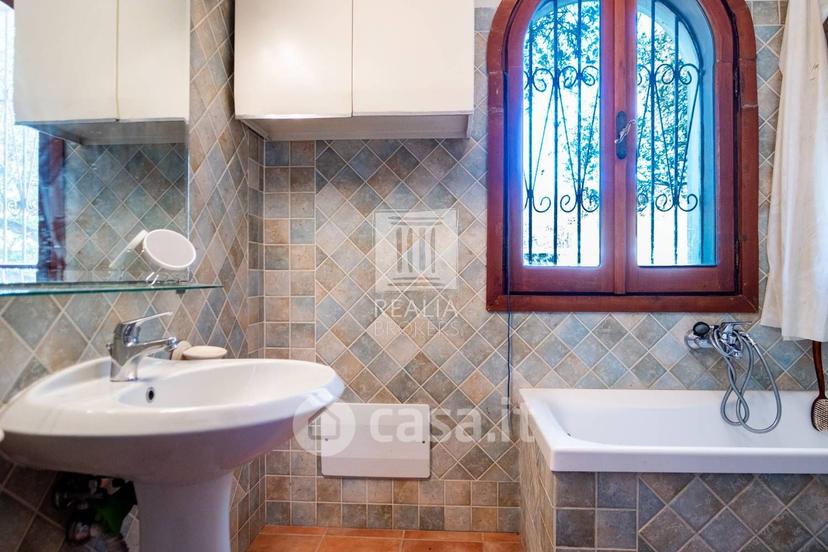 Villa in Via Tirreno 4 — foto 9 di 39