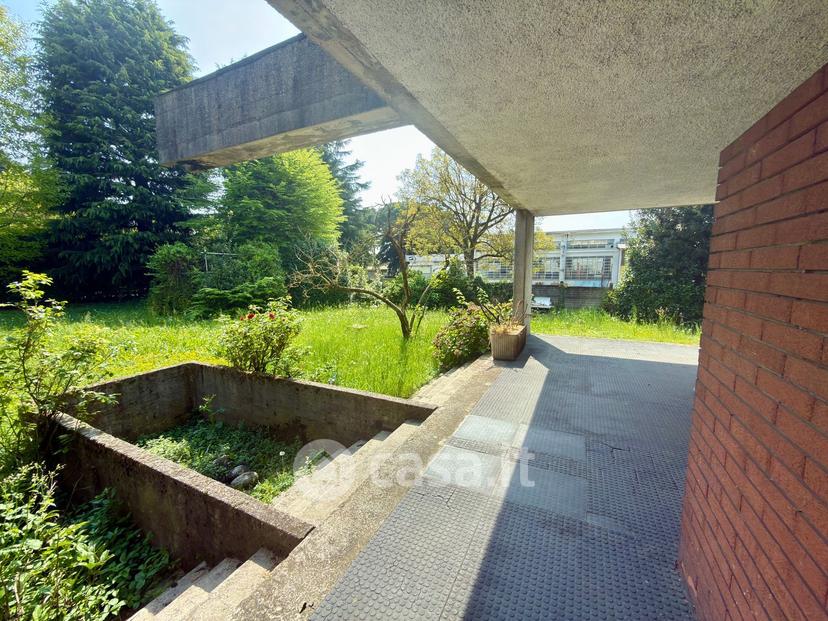 Villa in Via Giosuè Carducci 20 a — foto 19 di 182