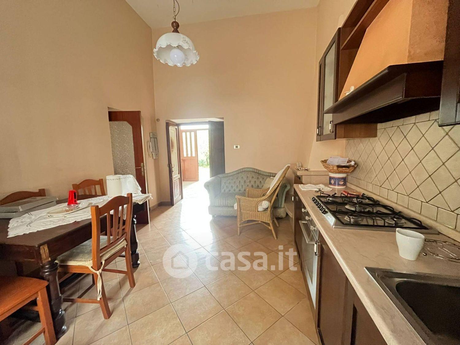Bilocale in Vico Battisti 17