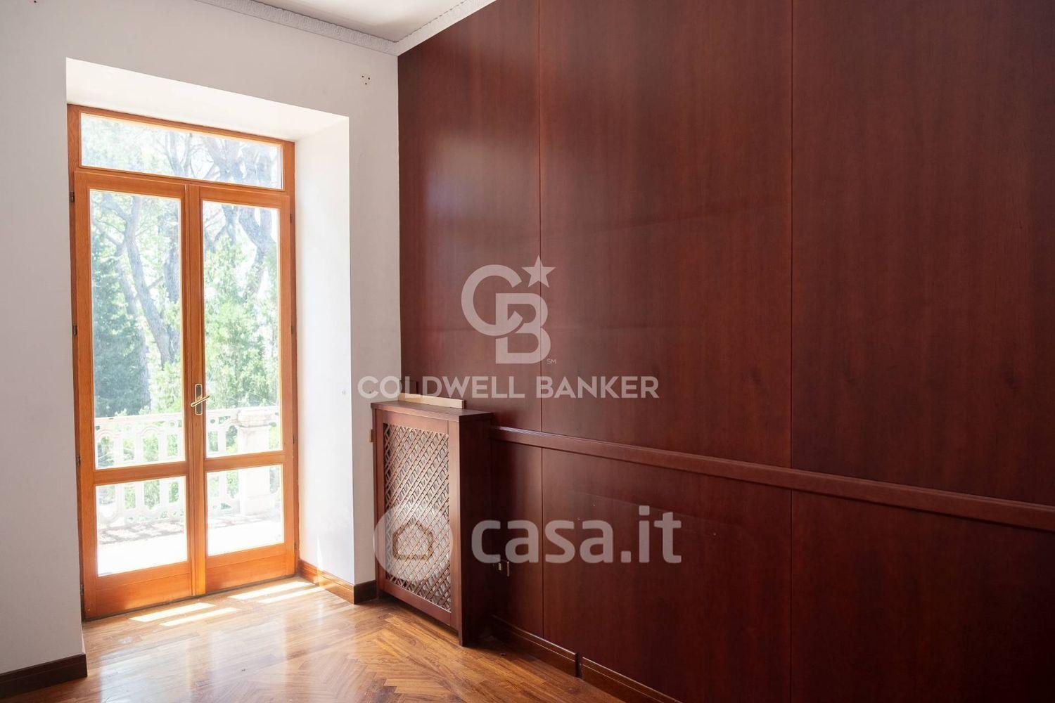 Villa in Via IV Novembre 22
