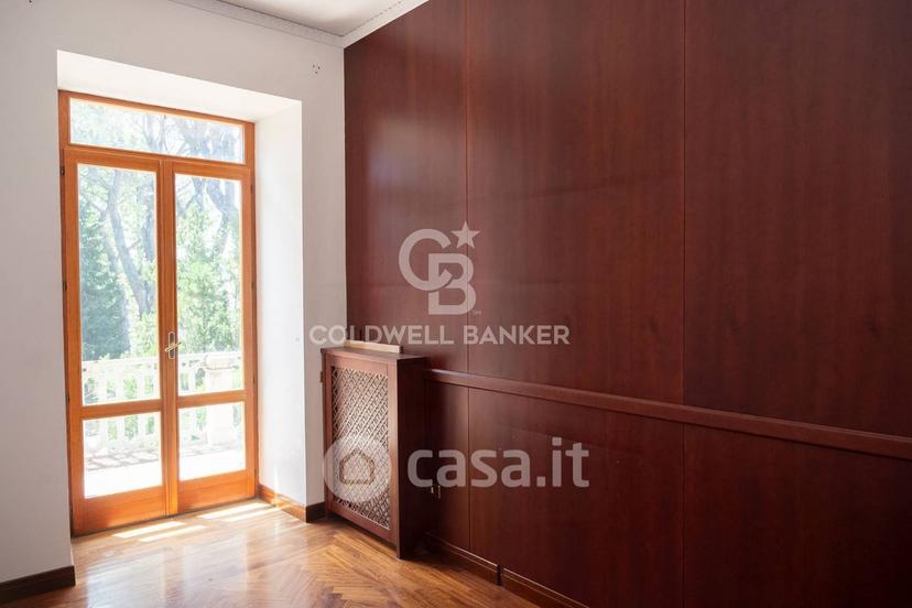 Villa in Via IV Novembre 22