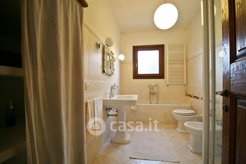 Villa in Via Leonardo da Vinci 25 — foto 2 di 24