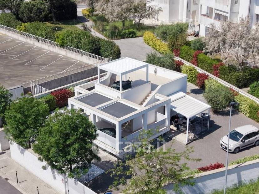 Villa in Via dei Frassini — foto 7 di 33